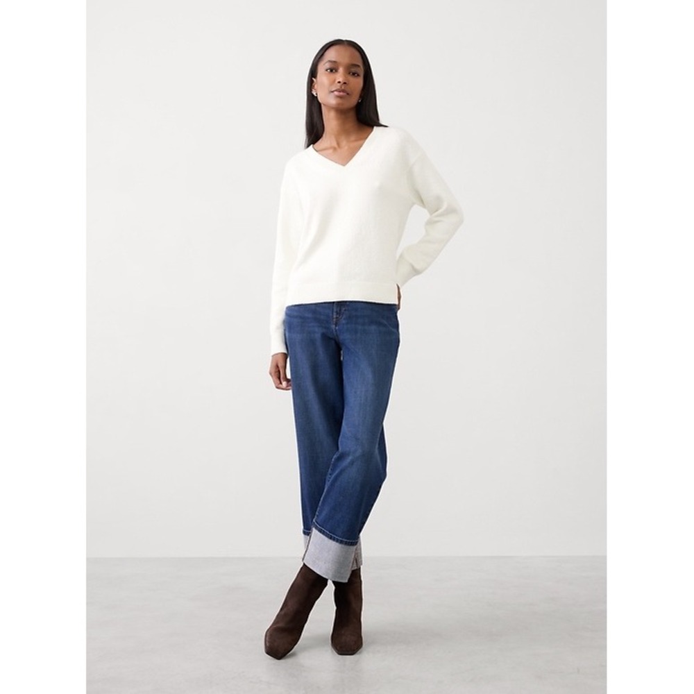 Banana Republic Womens Cream Fuzzy Eyelash Knit V-Neck Sweater Size Medium
